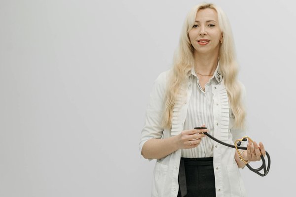 What Type of Sunglasses Offer the Best Protection for Seniors' Eyes?